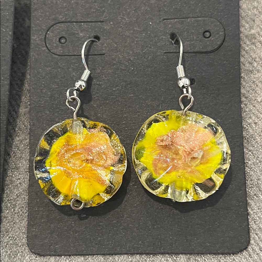 ๐ป3/$15 Two Pair Glass Earrings - Picture 2 of 5